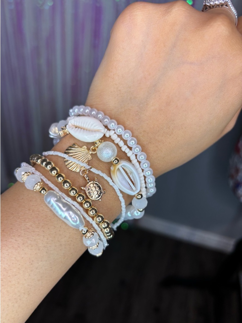 Gold & White Shell Beaded Stack Bracelet Set Lightweight Perfect Summe Accessory - Picture 4 of 6